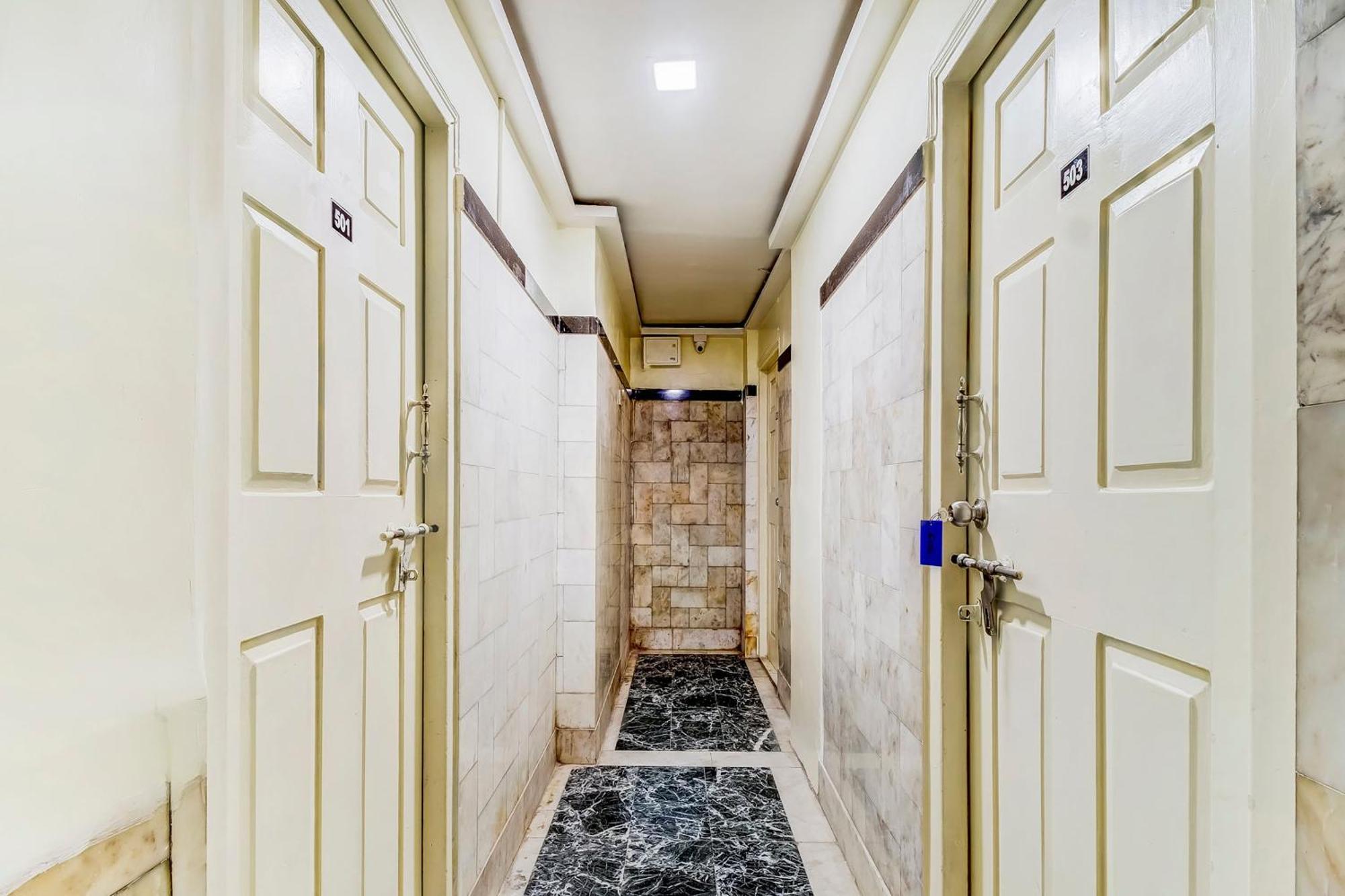 Super Oyo Hotel Dreamland Bombay Extérieur photo